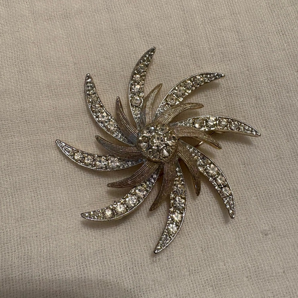 Vintage Sarah Coventry Silvertone Brooch with White Crystals.